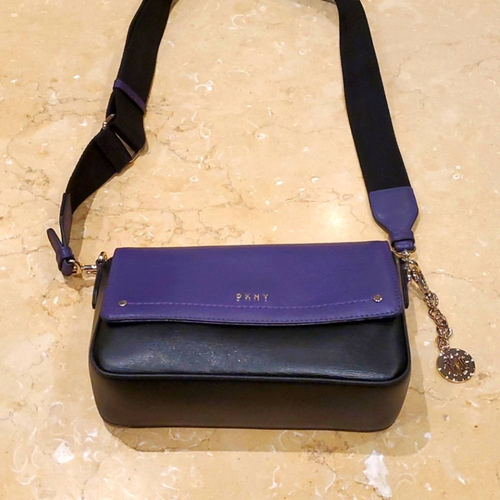 DKNY WOMEN CROSSBODY SMALL BAG